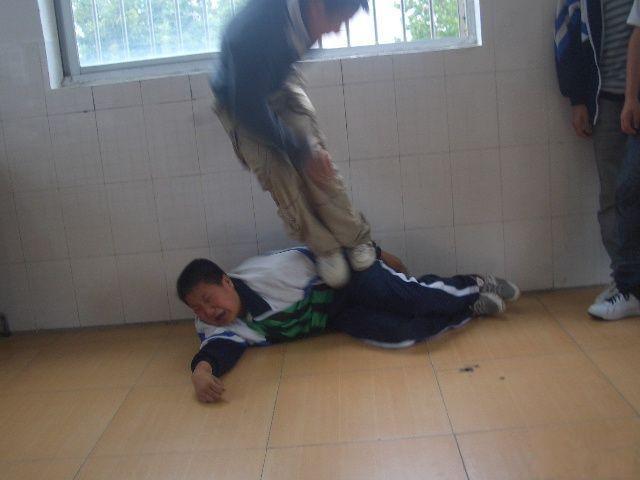 校园暴力.jpg