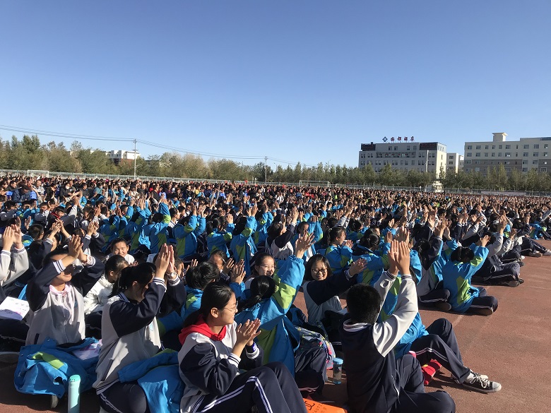 10月15日刘成刚老师二连浩特市第二中学做励志演讲报告